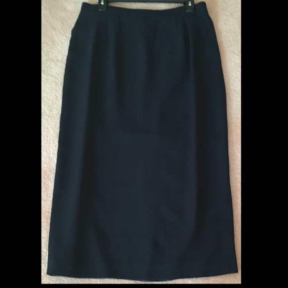 Women’s two piece fuchsia and navy blue suit - Picture 4 of 6